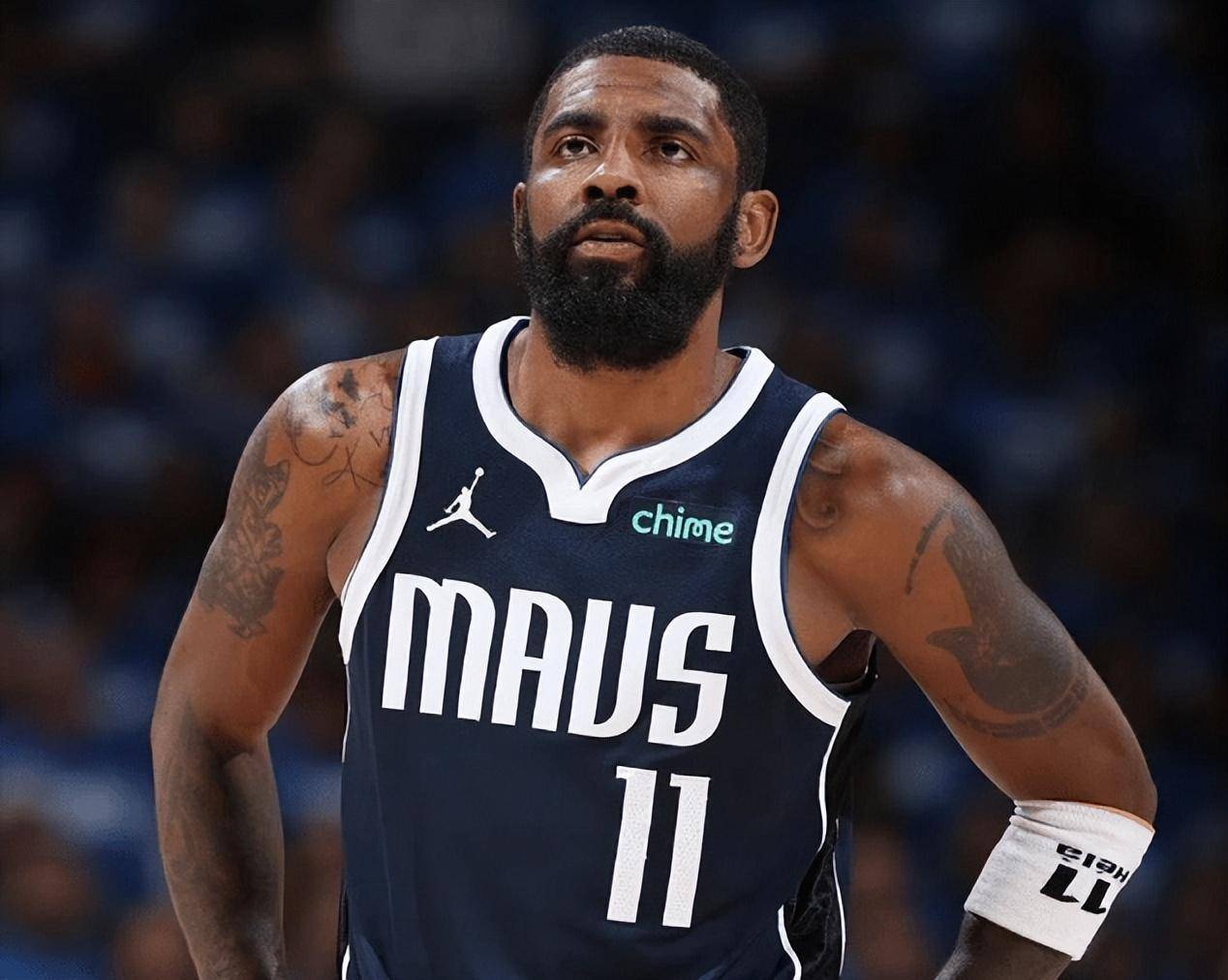 现出顽强的 现出顽强的