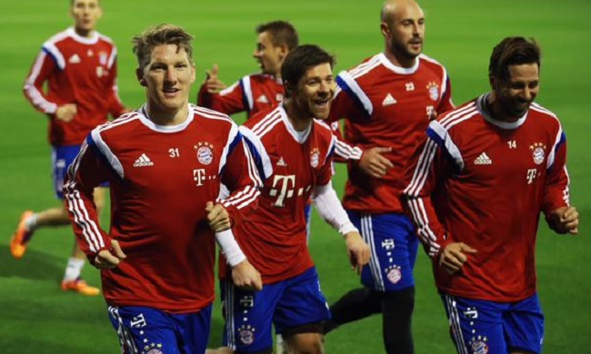 球员握手致 球员握手致